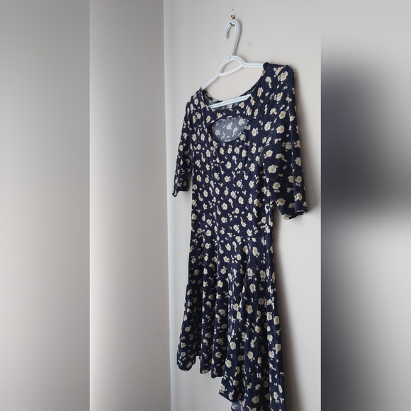 Floral patterned A-line One Piece Dress Forever21 with Cleavage Window - Picture 2 of 6